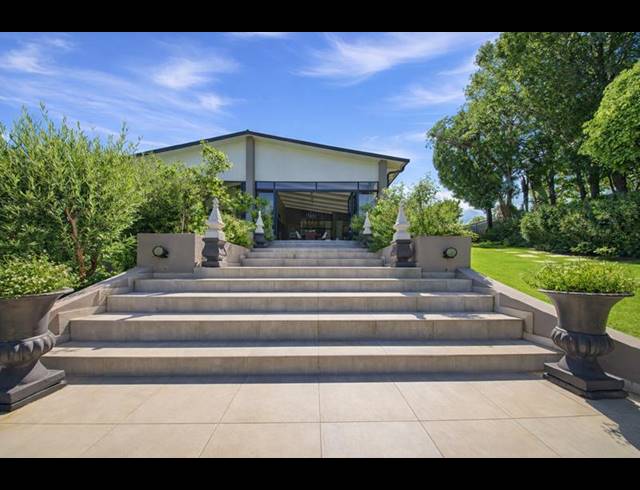 6 BEDROOM HOUSE FOR SALE IN LUKASRAND